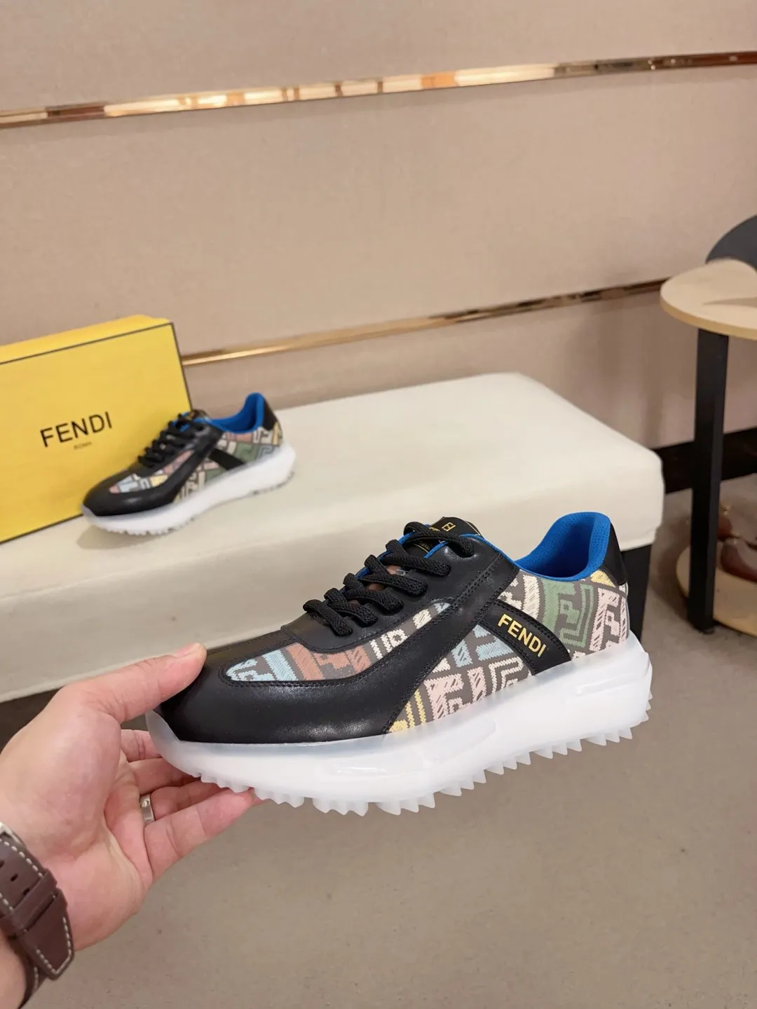 Men's shoes 💰 462💰 (fendi) New style 👊🏻 upper 🇮🇹 imported cowhide fabric 🇩🇪 lining imported sheepskin lining. The original outsole is molded to highlight the identity of every man, and the upper foot is elegant and stable🚶🏻🚶🏻The high-end custom counters reproduce the original version📯No matter the wind or rain, the shoe last remains unchanged and can withstand the verification of time🔍️,🔵 Size: 38-44